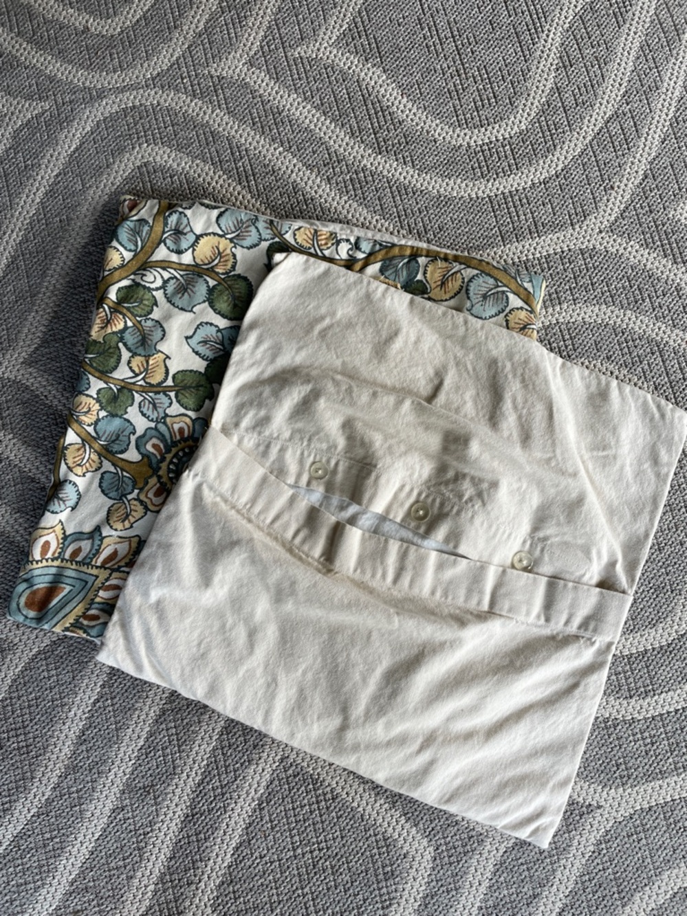 Pottery Barn 2x Crewel cushion covers cotton 20 x 20” pillows set of 2 - Picture 3 of 5